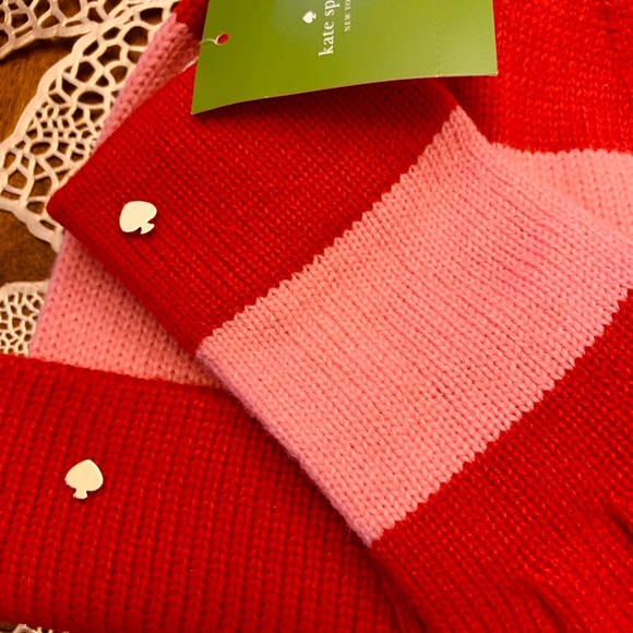 Hat and Gloves by ♠️Kate Spade ♠️ w/ Pom Pom - Picture 4 of 6